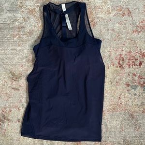 Lululemon Size 6 NWT Light N breezy Tank attached bra